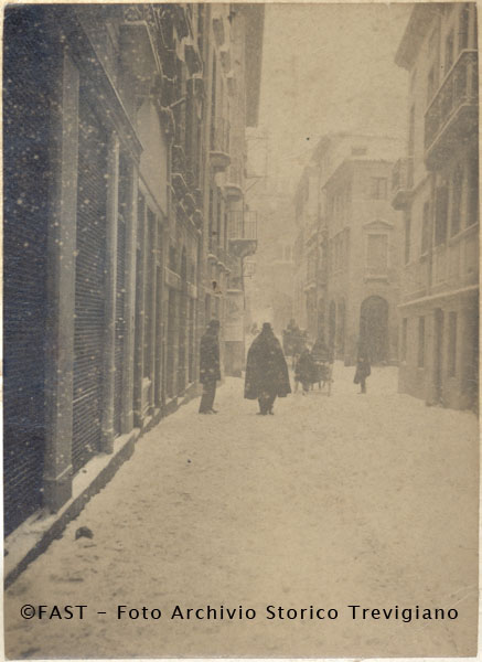 Strada di Treviso sotto la neve